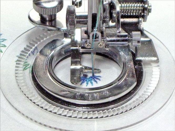 Hovedbilde Janome Flower Stitcher